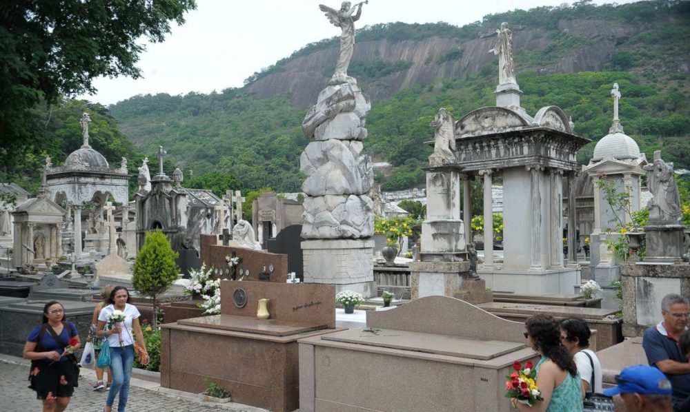 Setor funerário se prepara para caso de aumento da demanda Setor funerário se prepara para caso de aumento da demanda