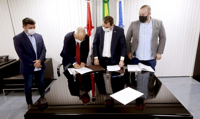 Angelus Figueira é empossado como deputado estadual, no lugar de Josué Neto Angelus Figueira é empossado como deputado estadual, no lugar de Josué Neto