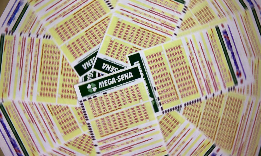 Mega-Sena pode pagar R$ 45 milh&otilde;es neste s&aacute;bado