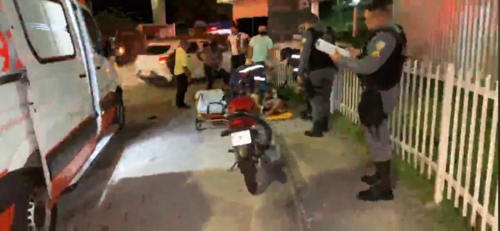 Suspeito de assalto é espancado por populares em frente a hospital na zona Leste Suspeito de assalto é espancado por populares em frente a hospital na zona Leste