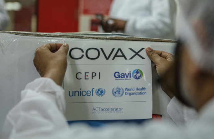 Brasil recebe primeiro lote de mais de 1 milh&atilde;o de doses pela Covax Facility