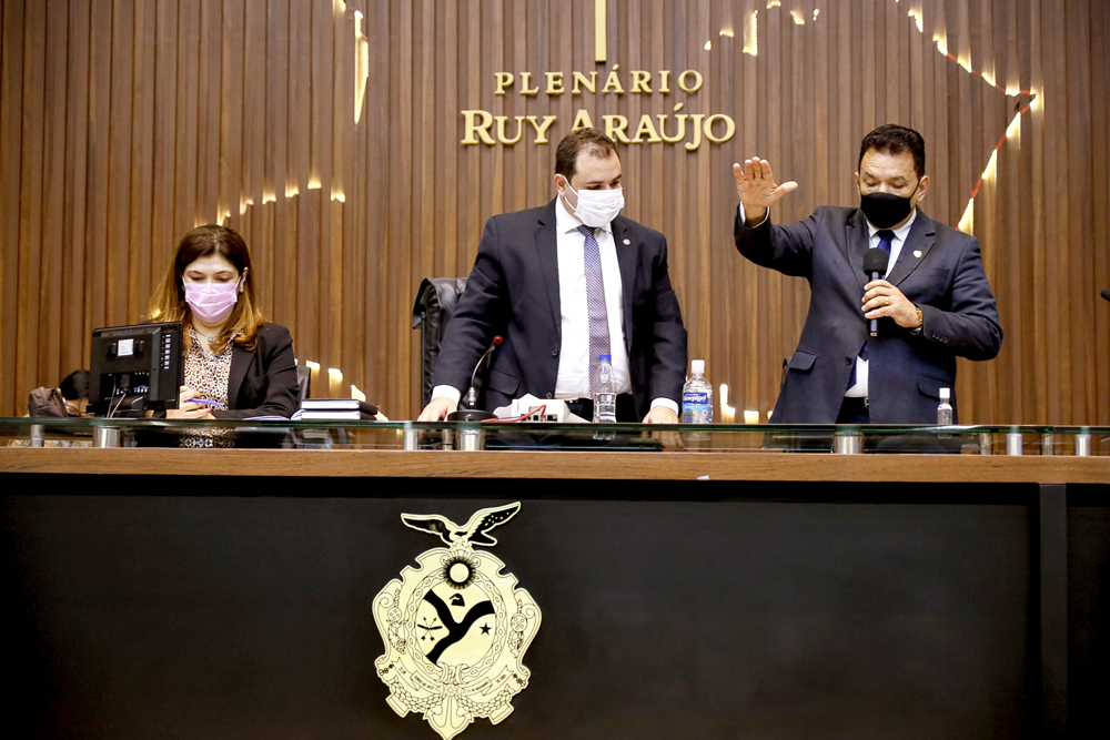 Tony Medeiros toma posse e Alem tem três novos deputados em 2021 Tony Medeiros toma posse e Alem tem três novos deputados em 2021