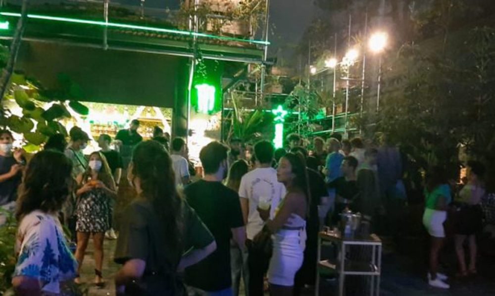 Baladas pandêmicas: jovens continuam indo a festas, apesar da Covid Baladas pandêmicas: jovens continuam indo a festas, apesar da Covid