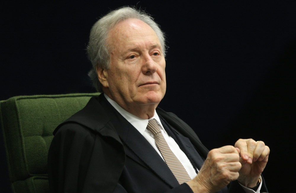 Saúde deve decidir se profissionais de segurança pública terão preferência na vacinação Saúde deve decidir se profissionais de segurança pública terão preferência na vacinação