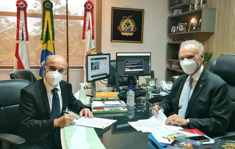 TCE assina contrato com a FGV para realizar concurso público TCE assina contrato com a FGV para realizar concurso público