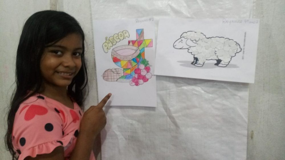 Alunos da rede estadual recriam símbolos pascais em forma de mosaicos Alunos da rede estadual recriam símbolos pascais em forma de mosaicos