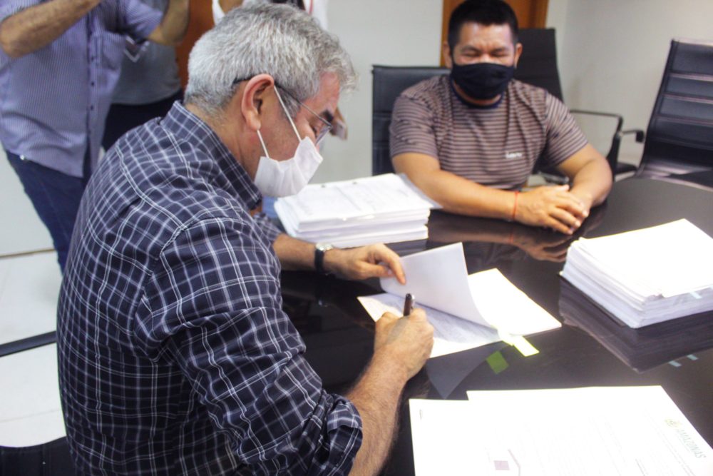 Estado assina contratos para reforma e construção para indígenas em São Gabriel da Cachoeira Estado assina contratos para reforma e construção para indígenas em São Gabriel da Cachoeira