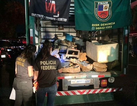PM detém homem com 3t de minérios no Tancredo Neves PM detém homem com 3t de minérios no Tancredo Neves