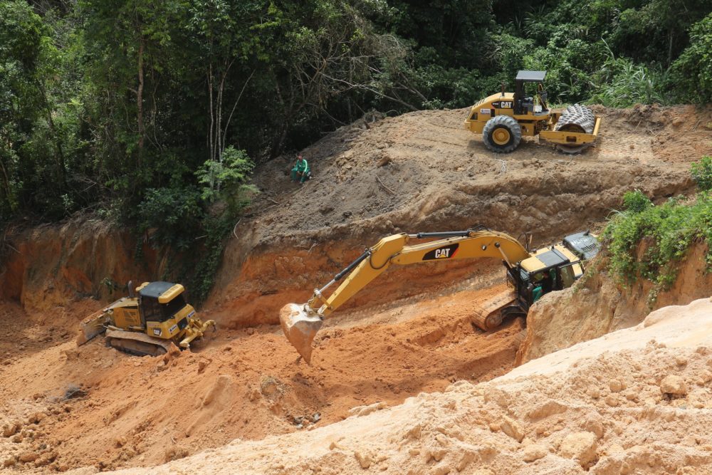 Prefeitura avança na revitalização de área afetada por erosão na zona Leste Prefeitura avança na revitalização de área afetada por erosão na zona Leste