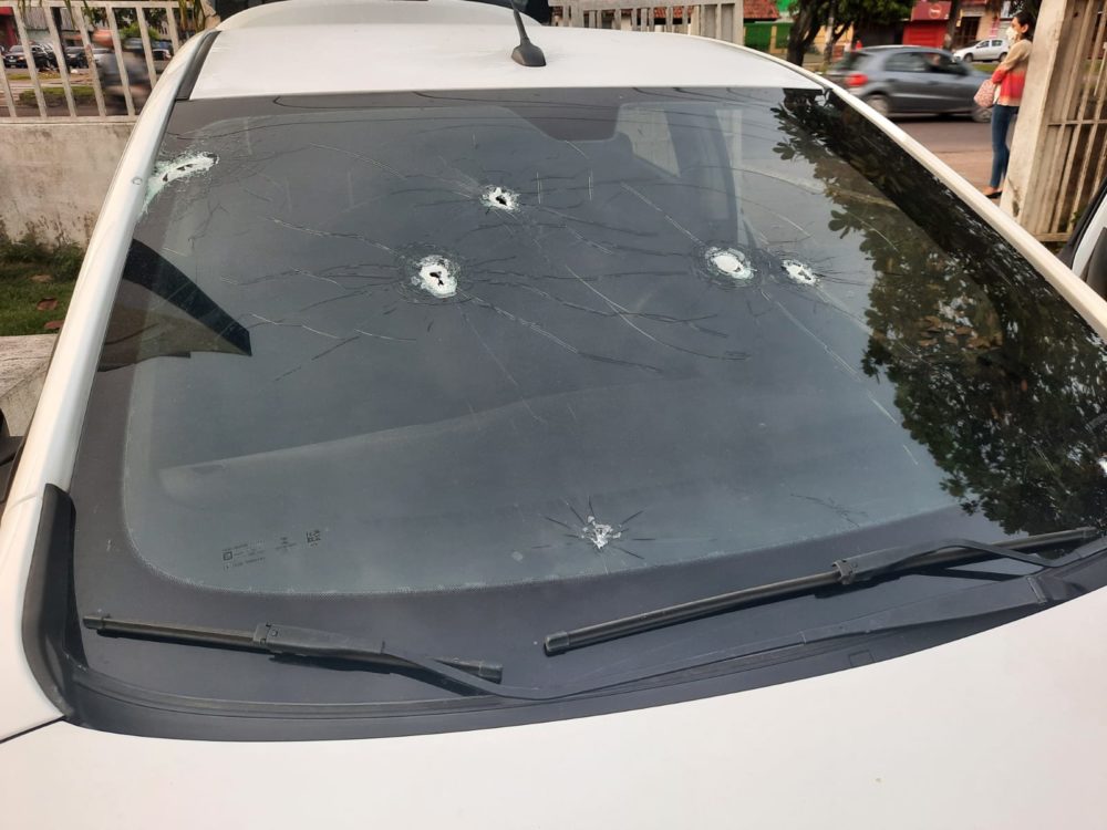 Em troca de tiros e persegui&ccedil;&atilde;o, tr&ecirc;s s&atilde;o mortos e mulher baleada na Cidade Nova