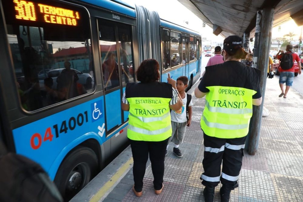 Prefeitura monitora circulação de ônibus para garantir reforço na frota Prefeitura monitora circulação de ônibus para garantir reforço na frota