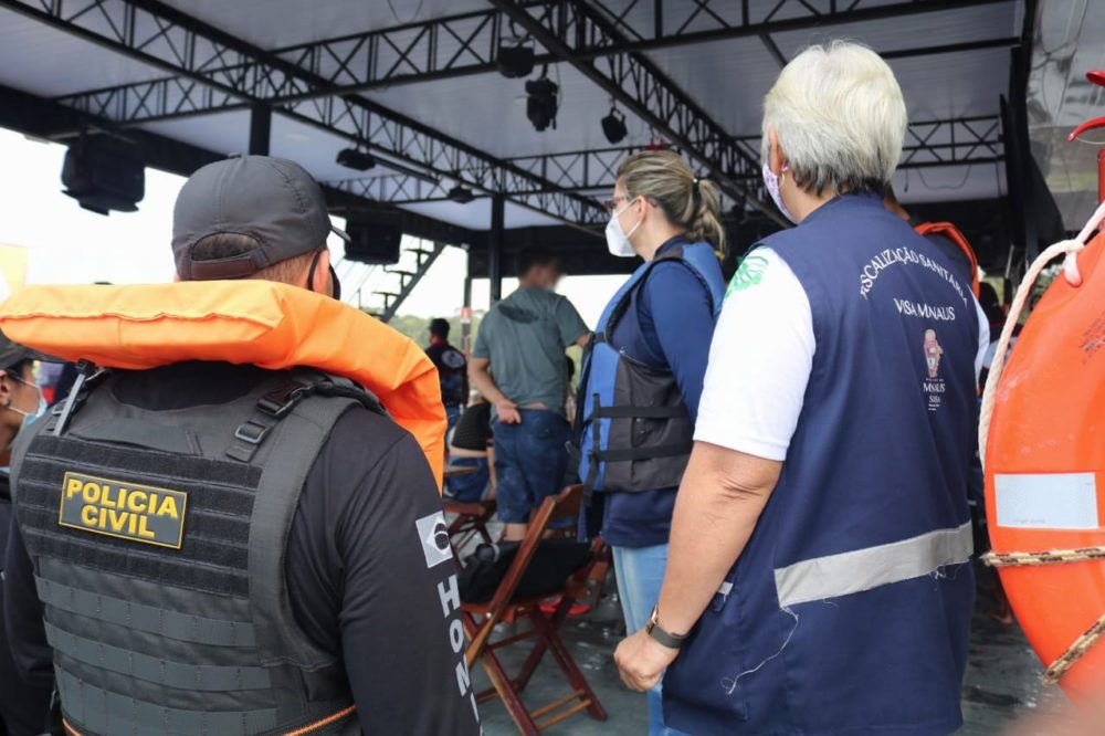 FARRAS NA PANDEMIA: Bares e flutuantes lotados são fechados no fim de semana FARRAS NA PANDEMIA: Bares e flutuantes lotados são fechados no fim de semana