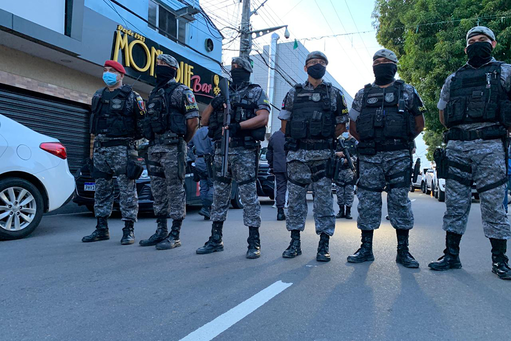 Pol&iacute;cia ocupa Pra&ccedil;a do Caranguejo