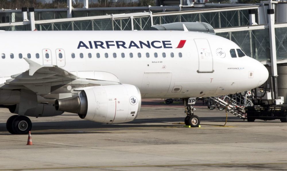 França suspende voos provenientes e com destino ao Brasil França suspende voos provenientes e com destino ao Brasil