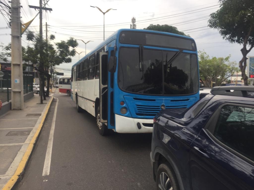 IMMU apreende ve&iacute;culos fazendo transporte irregular de passageiros