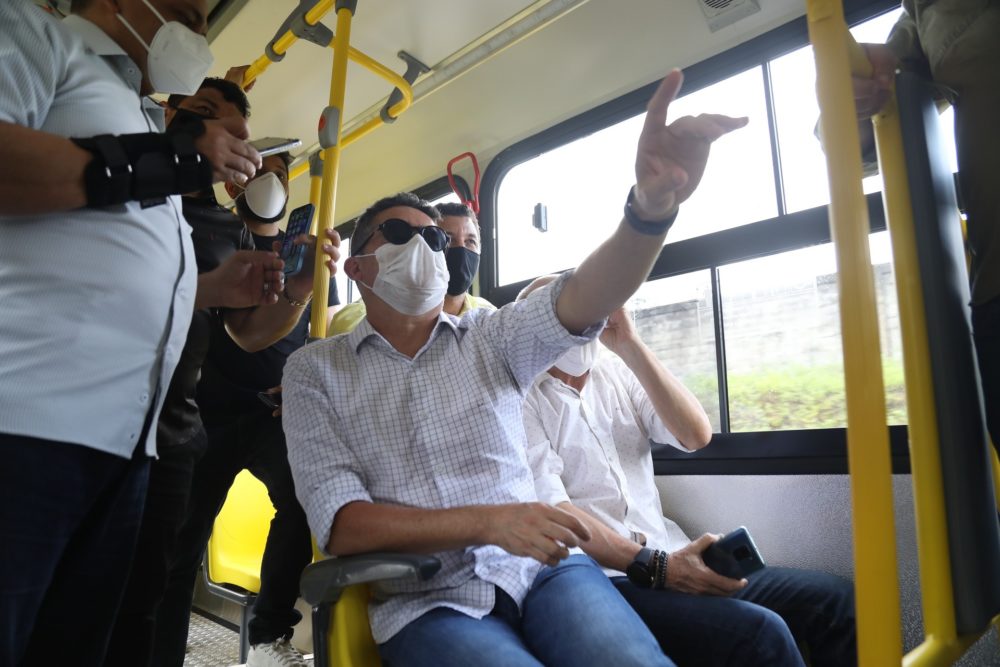 David Almeida entrega mais 42 &ocirc;nibus e anuncia renova&ccedil;&atilde;o de 80% da frota