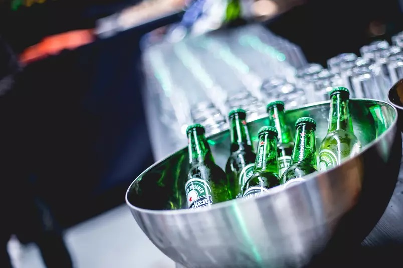 Heineken faz piada com a Superliga da Europa: 'n&atilde;o beba e comece uma liga'