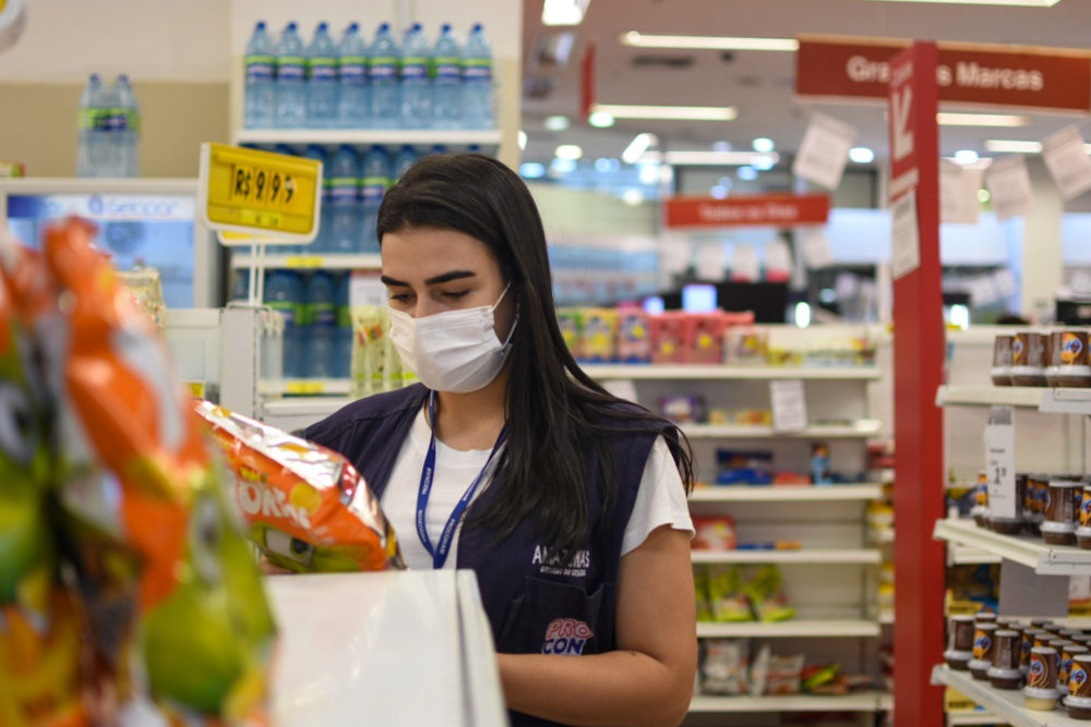 Procon apreende mais de 30kg de produtos vencidos em supermercados de Manaus Procon apreende mais de 30kg de produtos vencidos em supermercados de Manaus