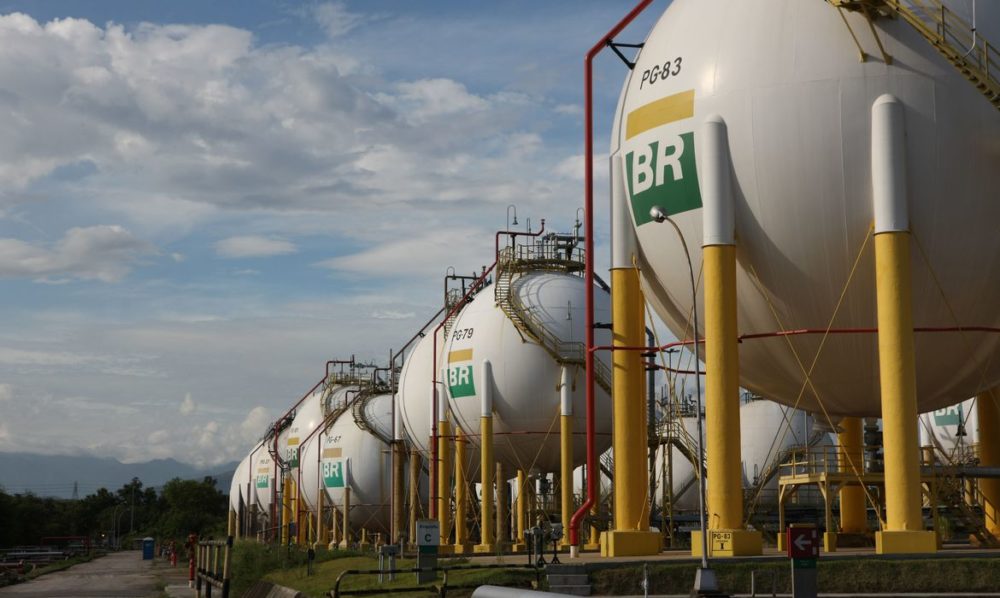 Petrobras reduz preços do diesel e da gasolina nas refinarias Petrobras reduz preços do diesel e da gasolina nas refinarias