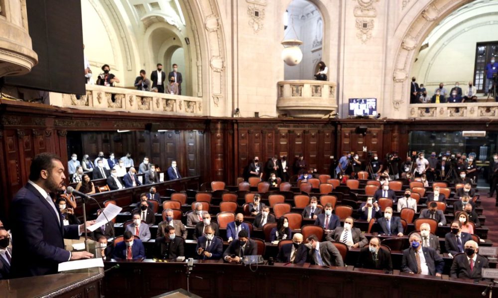 Cláudio Castro toma posse como governador efetivo do Rio Cláudio Castro toma posse como governador efetivo do Rio