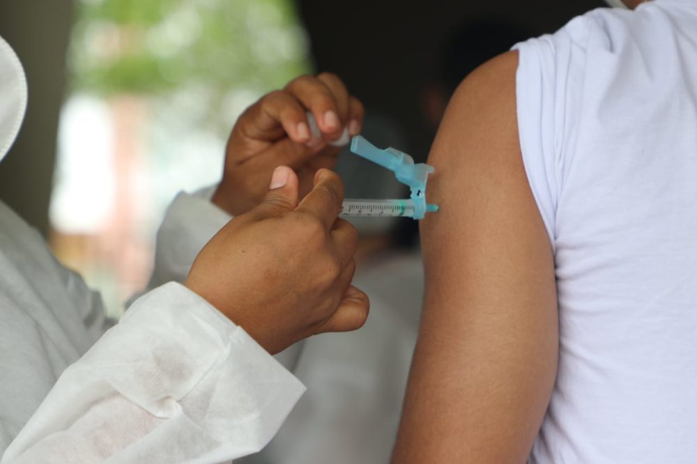 Amazonas já aplicou 894.851 doses de vacina contra Covid até este domingo Amazonas já aplicou 894.851 doses de vacina contra Covid até este domingo