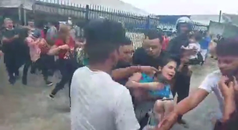Transbordamento de igarapé deixou oito venezuelanos feridos em abrigo destruído; veja vídeos Transbordamento de igarapé deixou oito venezuelanos feridos em abrigo destruído; veja vídeos