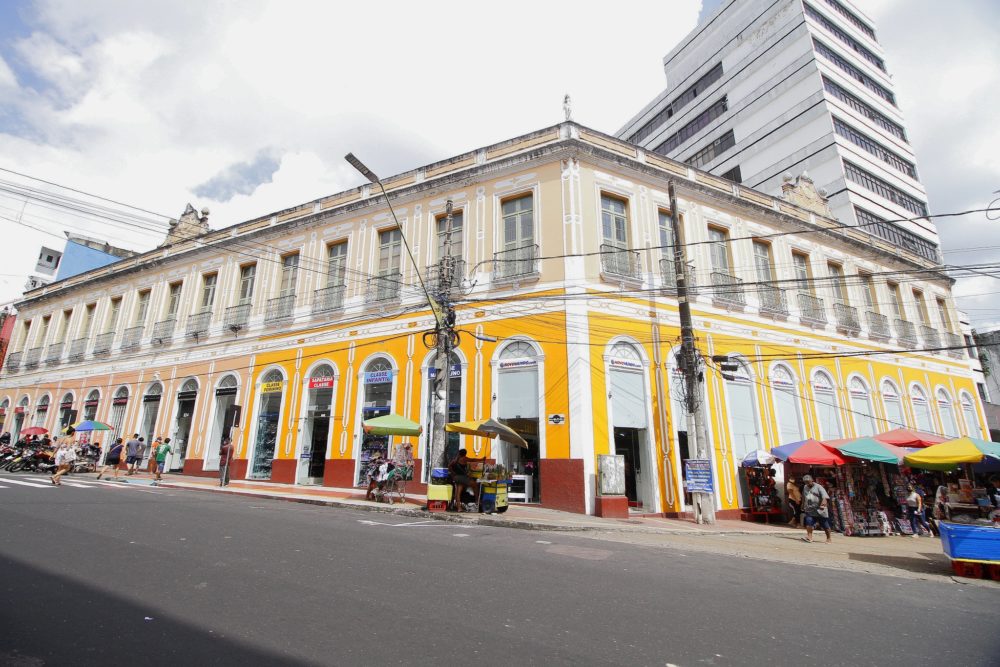 Fachadas do Centro são reveladas após despoluição promovida pela Prefeitura Fachadas do Centro são reveladas após despoluição promovida pela Prefeitura