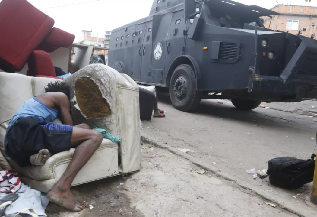 Opera&ccedil;&atilde;o no Jacarezinho deixa 25 mortos, provoca intenso tiroteio e tem fuga de bandidos