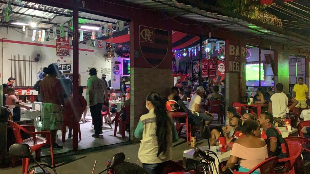 Tr&ecirc;s festas clandestinas s&atilde;o fechadas com mais de 1.000 pessoas