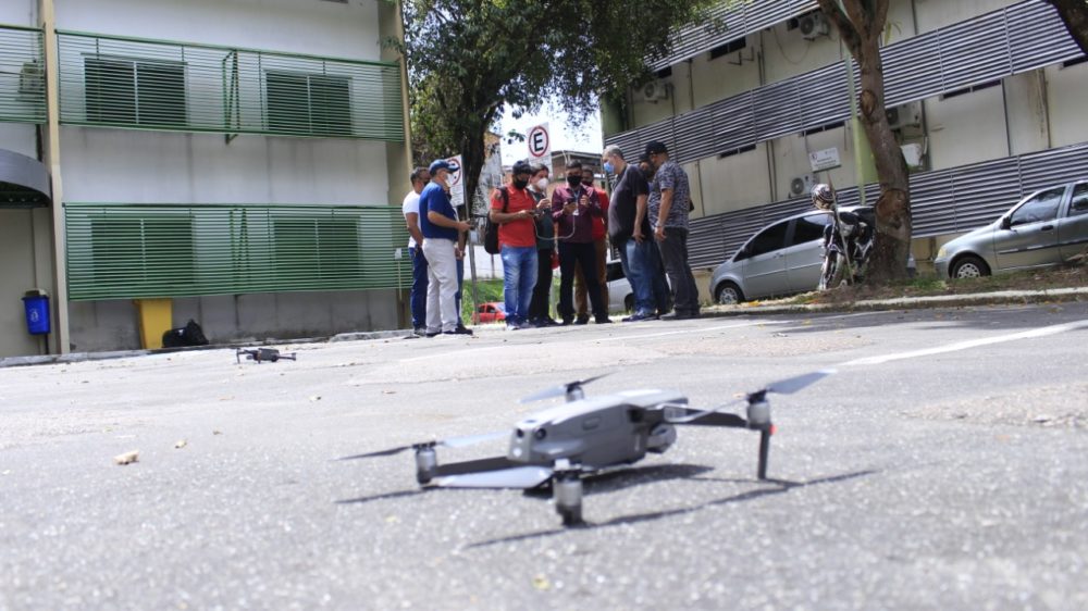 Arquitetos, engenheiros e técnicos da Prefeitura participam do segundo curso de pilotagem de drones Arquitetos, engenheiros e técnicos da Prefeitura participam do segundo curso de pilotagem de drones