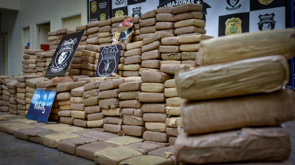 Colombianos são presos com 600kg de skunk avaliados em R$ 5 milhões Colombianos são presos com 600kg de skunk avaliados em R$ 5 milhões