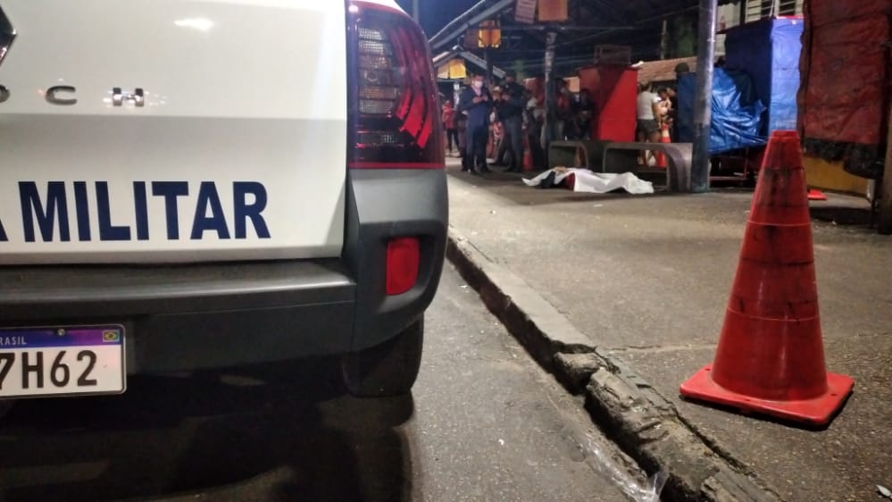 Homem tenta fugir de execução, mas é morto com tiros à queima-roupa no Centro Homem tenta fugir de execução, mas é morto com tiros à queima-roupa no Centro