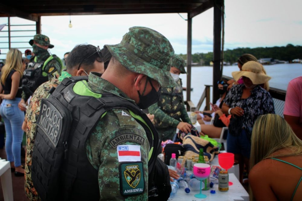 Baladas clandestinas, bebedeiras e até parque de diversão lideram aglomerações do fim de semana Baladas clandestinas, bebedeiras e até parque de diversão lideram aglomerações do fim de semana