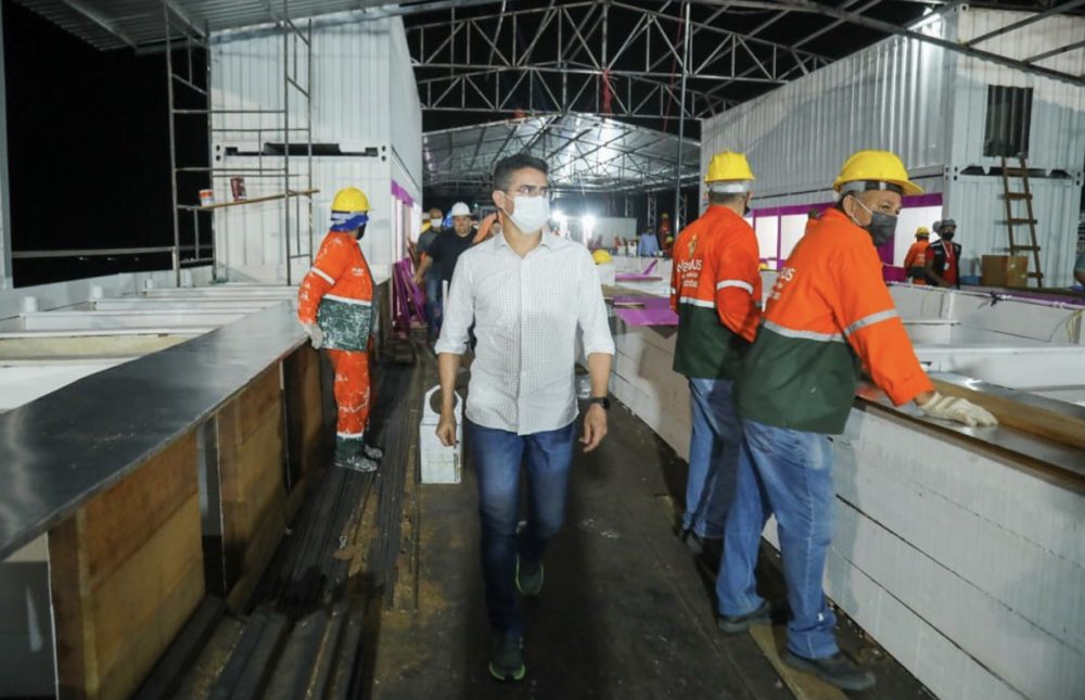 David Almeida fiscaliza obras da &lsquo;feira flutuante&lsquo;, que ser&aacute; entregue dia 19