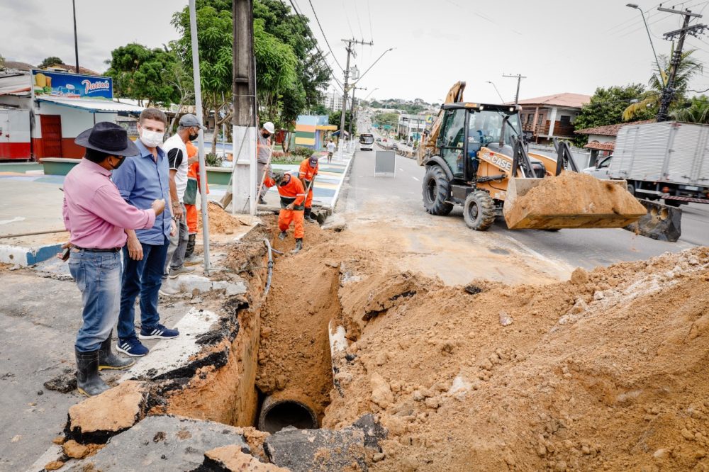 Vice-prefeito acompanha implantação de nova rede de drenagem profunda na zona Centro-Sul Vice-prefeito acompanha implantação de nova rede de drenagem profunda na zona Centro-Sul