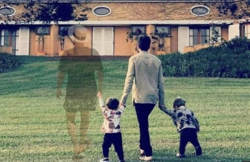 Montagem em foto de Thales Bretas e filhos com Paulo Gustavo emociona fãs Montagem em foto de Thales Bretas e filhos com Paulo Gustavo emociona fãs