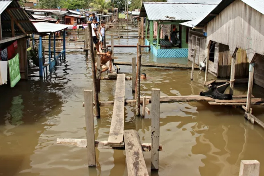 Rio Solim&otilde;es baixa em Tabatinga