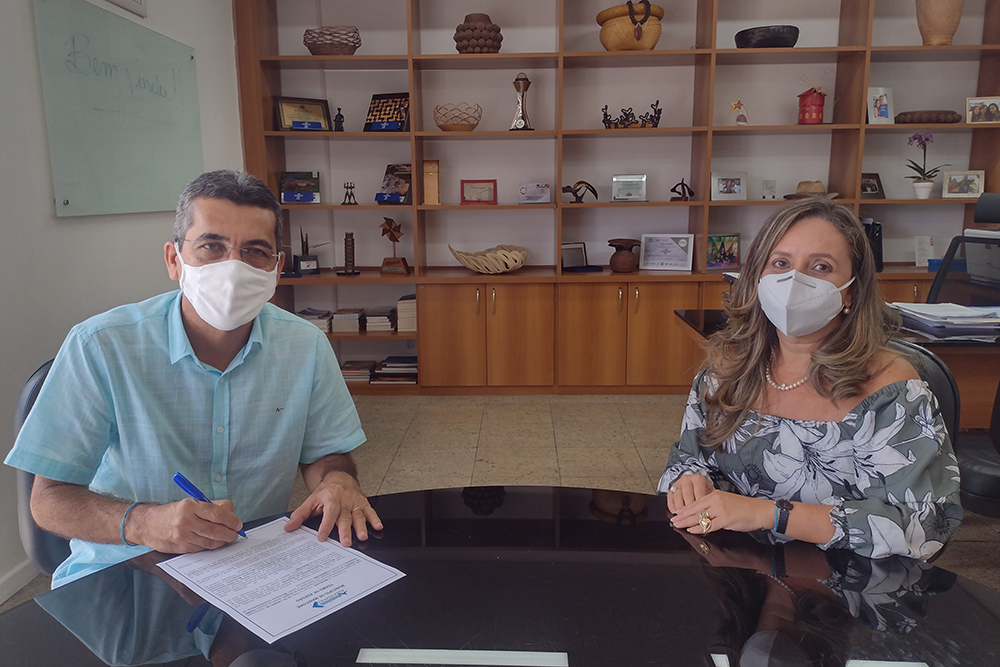 Prefeito de Manicoré firma parceria com Sebrae e anuncia crédito para microempresários Prefeito de Manicoré firma parceria com Sebrae e anuncia crédito para microempresários