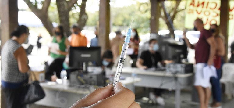 Doen&ccedil;as cr&ocirc;nicas neurol&oacute;gicas s&atilde;o inclu&iacute;das nos grupos priorit&aacute;rios
