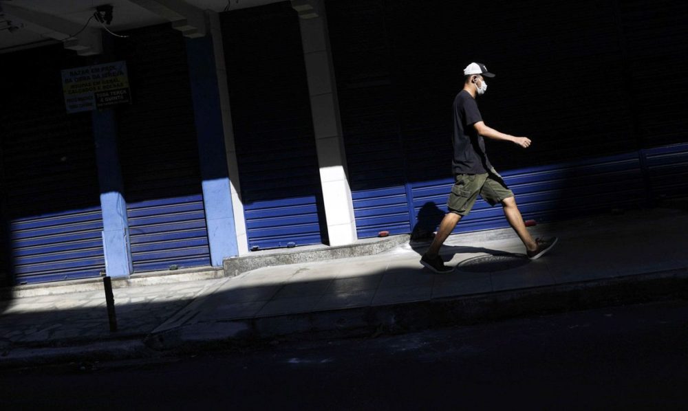 Número de mortes por Covid no Brasil passa de 449 mil Número de mortes por Covid no Brasil passa de 449 mil