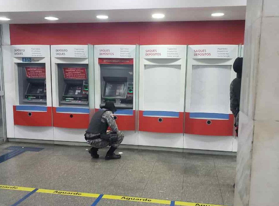 Grupamento Marte atende den&uacute;ncia de suspeita de bomba em ag&ecirc;ncia no Centro