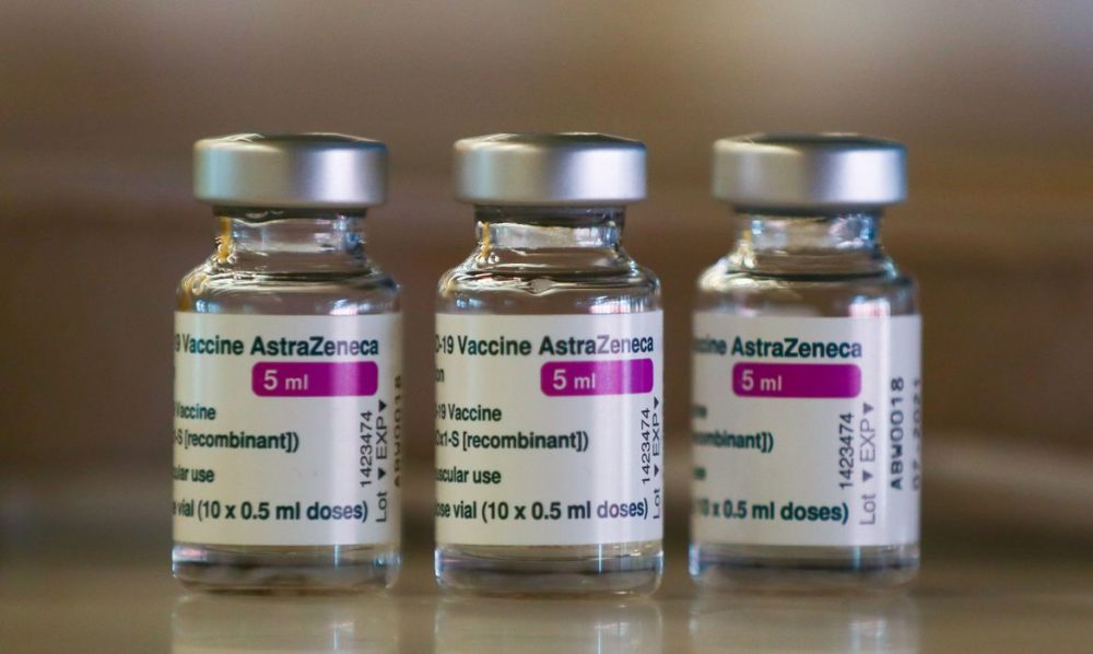 Saúde assina contrato de transferência de tecnologia da AstraZeneca Saúde assina contrato de transferência de tecnologia da AstraZeneca