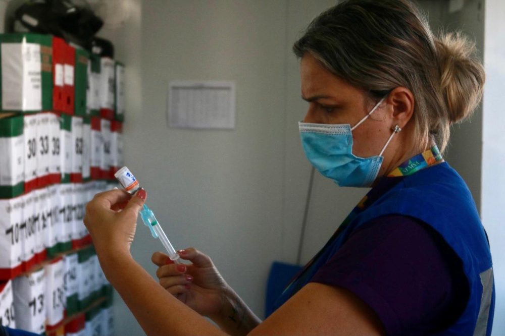 Pessoas acolhidas em abrigo são vacinadas contra Covid Pessoas acolhidas em abrigo são vacinadas contra Covid