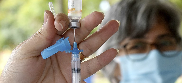 Saúde ultrapassa a marca de 100 milhões de doses distribuídas de vacinas Saúde ultrapassa a marca de 100 milhões de doses distribuídas de vacinas