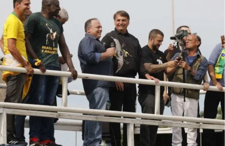 Exército decide não punir Pazuello por participar de ato com Bolsonaro Exército decide não punir Pazuello por participar de ato com Bolsonaro