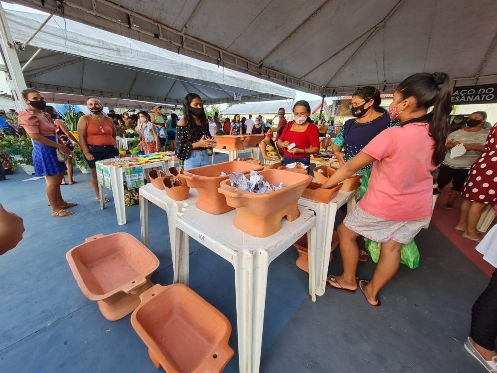 Feira de produtor rural volta a funcionar em Barreirinha, após pico de coronavírus Feira de produtor rural volta a funcionar em Barreirinha, após pico de coronavírus