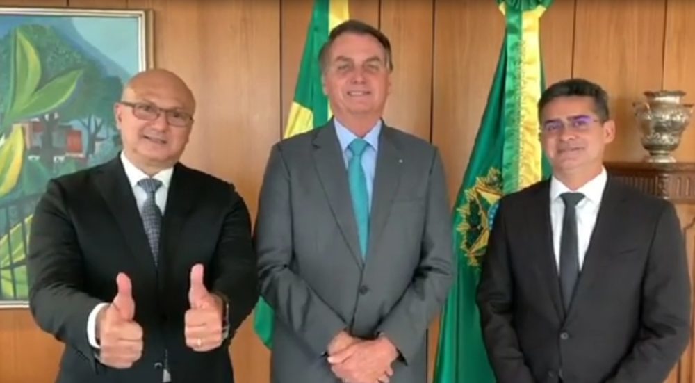 Bolsonaro garante ajuda a Manaus durante reuni&atilde;o com prefeito David Almeida