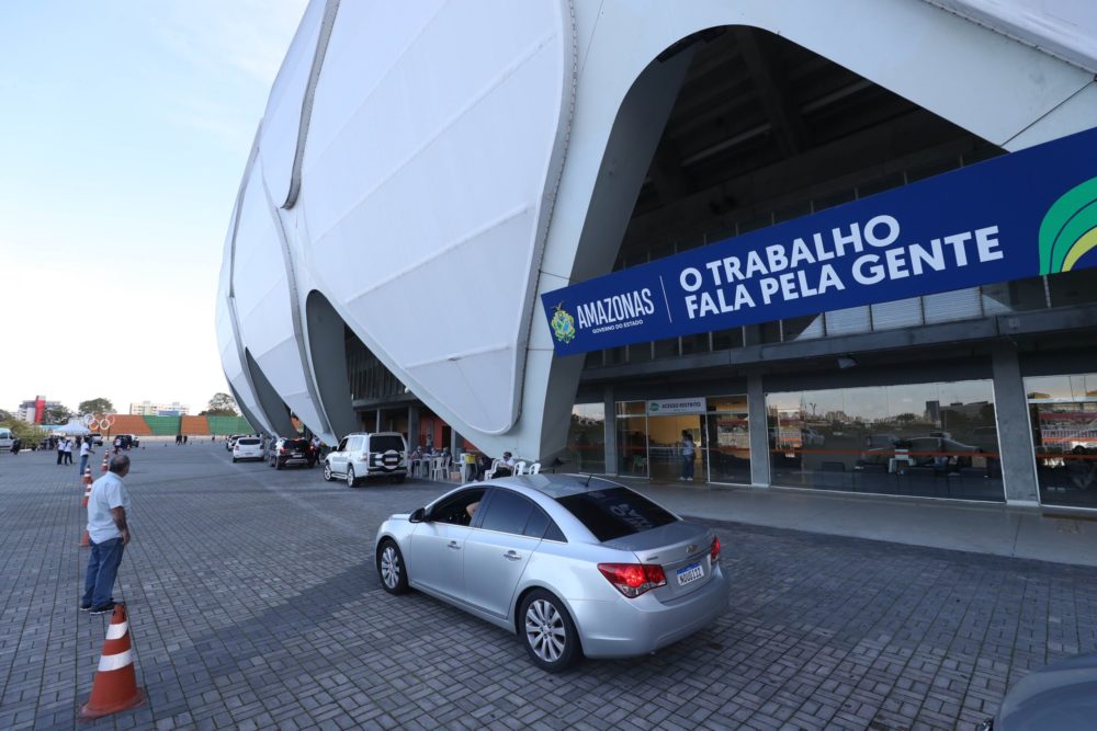 Vacinação por drive-thru inicia na Arena da Amazônia e SES-AM convoca população Vacinação por drive-thru inicia na Arena da Amazônia e SES-AM convoca população