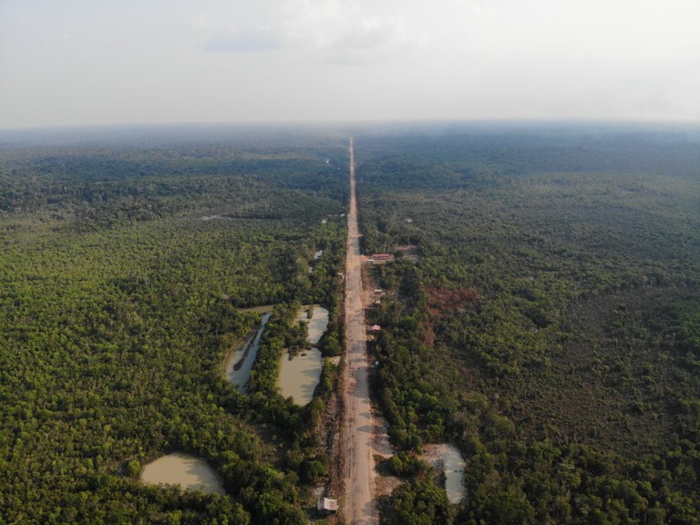 Maquinário pesado chega à BR-319 para iniciar reasfaltamento na chegada do Verão Maquinário pesado chega à BR-319 para iniciar reasfaltamento na chegada do Verão