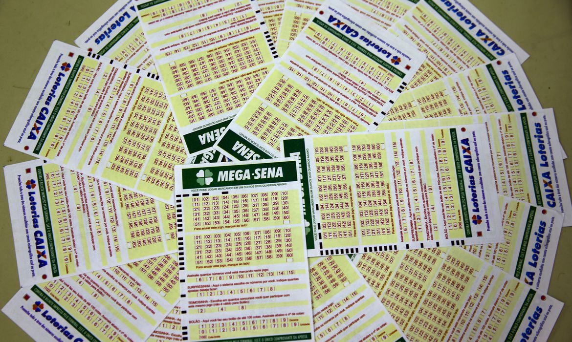 Ninguém acerta a Mega-Sena e prêmio acumula em R$ 7 milhões Ninguém acerta a Mega-Sena e prêmio acumula em R$ 7 milhões